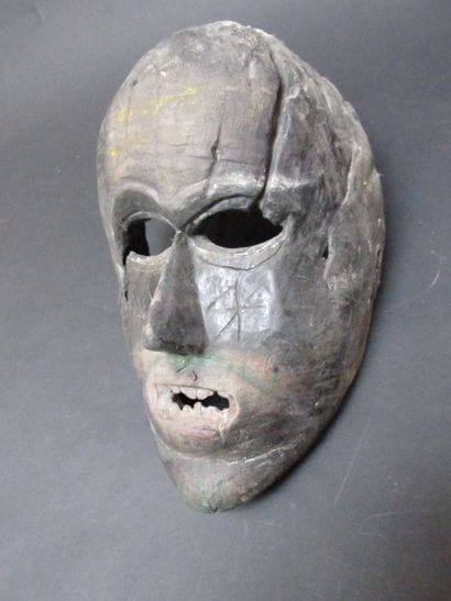 Népal 

Masque en bois bouche ouverte

Haut....