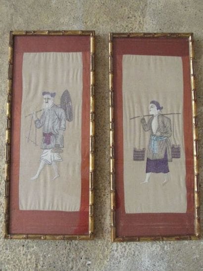 Paire de broderies représentant un porteur...