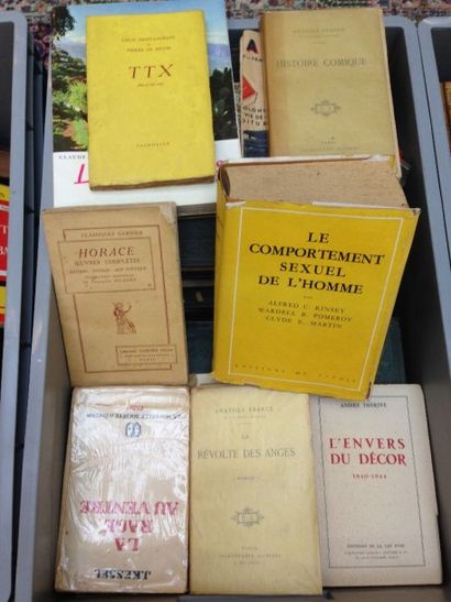 Lot comprenant un ensemble important de missels...