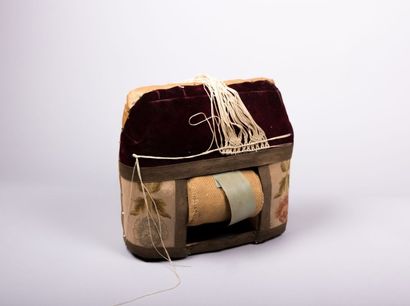 Coussin de dentellière avec un travail e...