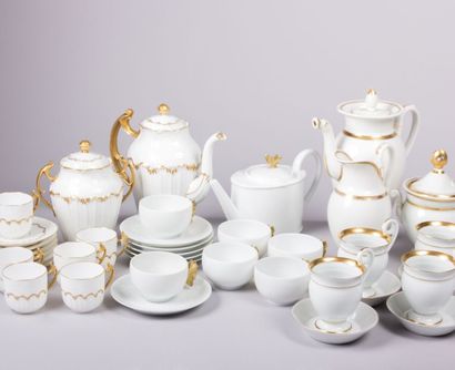 Lot de porcelaines de LIMOGES composé : 

-...