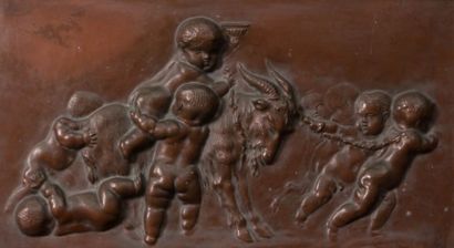Paire de bas relief en bronze figurant les...