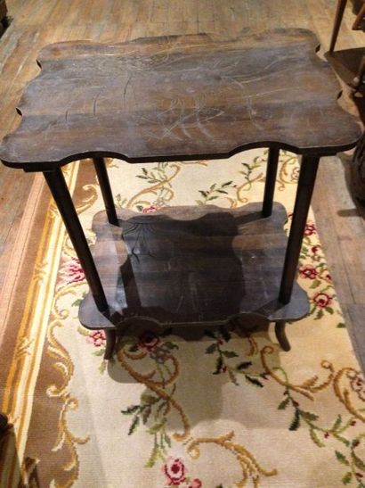 Lot de mobiliers comprenant une table ouvrant...