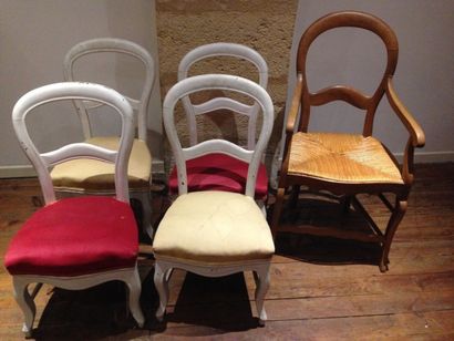 Suite de 4 chaises en bois naturel peint...