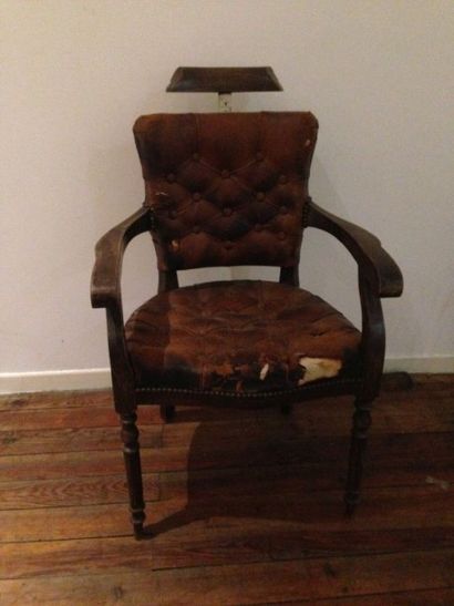 Fauteuil de barbier en bois naturel, le dossier...
