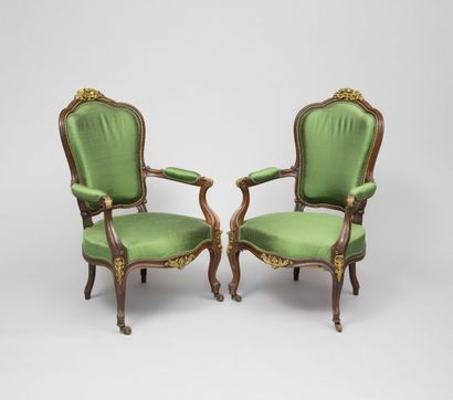 Paire de fauteuils à dossier cabriolet en

acajou,...