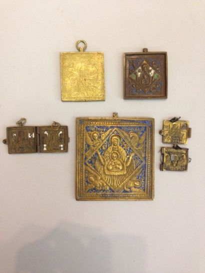 Lot de six pièces en bronze figurant des...