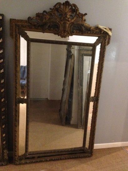 Miroir de forme rectangulaire en stuc et...