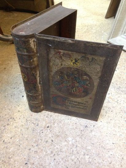 Boîte formant livre en métal peint
