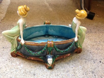 Fontaine centre de table en faience, on y...