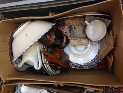 Carton de faiences, partie de service table,...