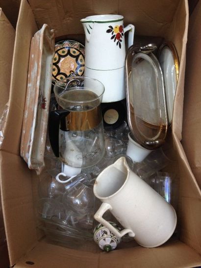 2 cartons de partie de service, vaisselle,...