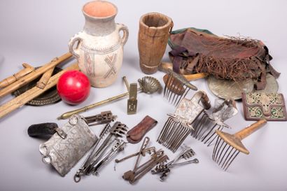 Lot d'objets Nord Afrique comprenant : 

-...