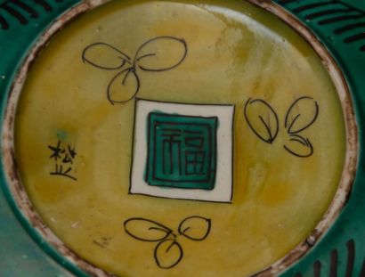 CHINE

Assiette en porcelaine blanche à décor...