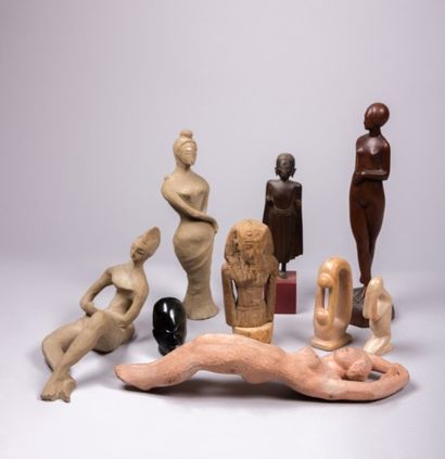 Lot comprenant un ensemble de huit sculptures...