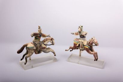 Deux cavaliers en terre cuite polychrome

(accidents,...