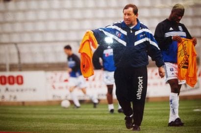 Photographie dédicacée de Guy Roux, entraineur...