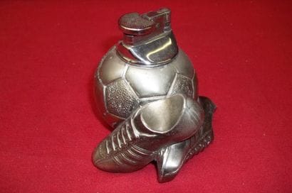 Briquet de table en étain.