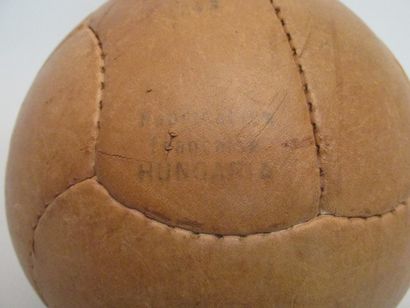 Ballon en cuir de la marque 
