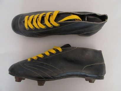 Paire de chaussures de football ayant appartenue...