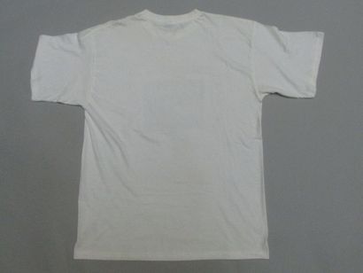 Tee shirt dédicacé par les participants au...