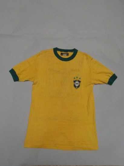 Maillot porté et dédicacé par Pelé lors de...