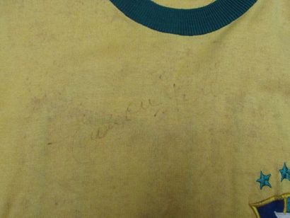 Maillot porté et dédicacé par Pelé lors de...