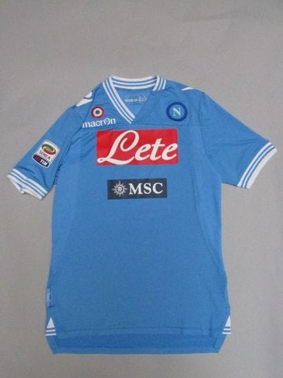 Maillot officiel de l'équipe du Napoli porté...