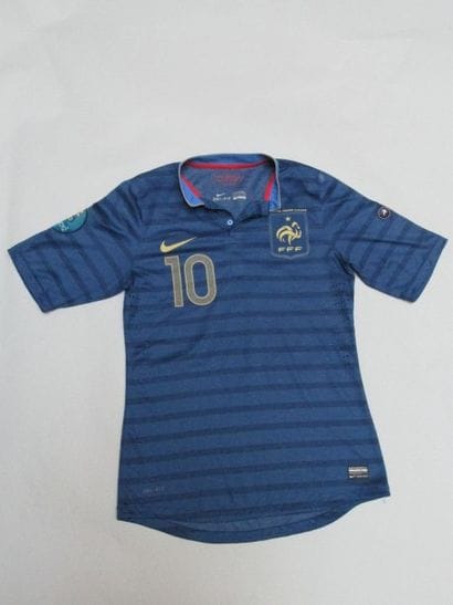 Maillot de Benzema porté lors du match de...