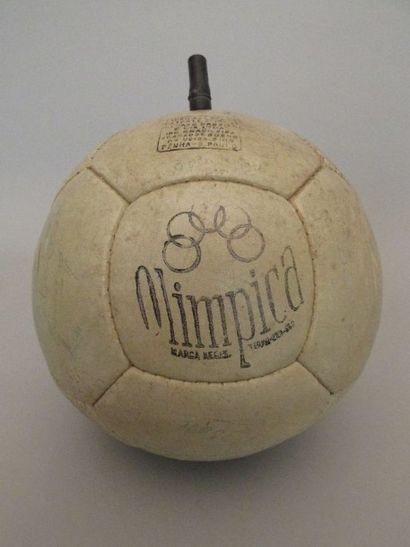 Ballon en cuir de la marque Olimpica utilisé...