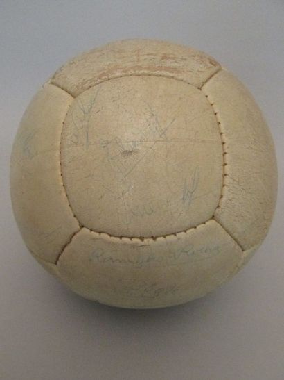 Ballon en cuir de la marque Olimpica utilisé...