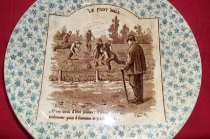Assiette décorative en faïence de Digoin...