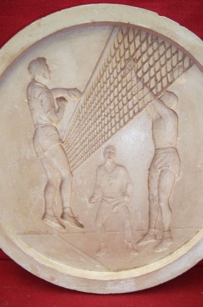 VOLLEYBALL
CONTAUX. 
Moule en plâtre, à décor...