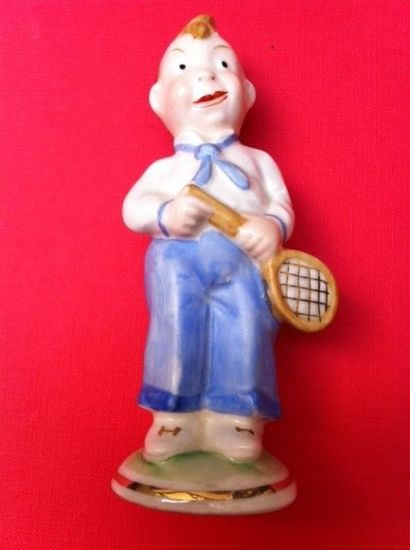 Tennisman à la houpette. 

Porcelaine polychrome....