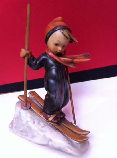 Hummel Goebel. Skieuse. 

Figurine en porcelaine,...