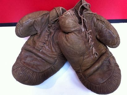 Paire de gant de boxe en peau souple, rembourrés...