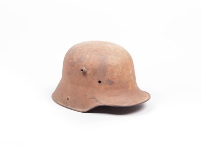 Casque d’acier dit « stahlhelm » Mle 1916

coiffe...