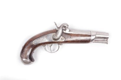Pistolet réglementaire français de

gendarmerie,...