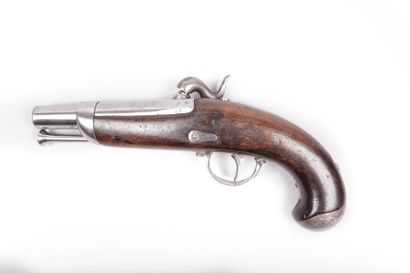 Pistolet réglementaire français de

gendarmerie,...