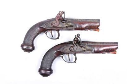 Paire de pistolets pour officier - canons

octogonaux...