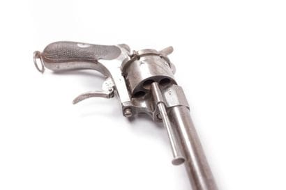 Revolver à broche pour officier cal 12 mm

canon...