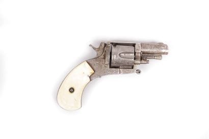 Revolver type British Bulldog détente

repliable...