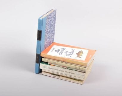 Ensemble de neuf livres brochés ou reliés

sur...
