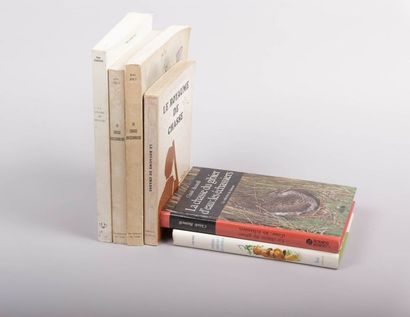 Ensemble de six livres brochés sur le thème...