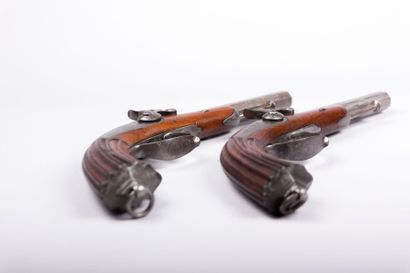 Paire de pistolets d’officier - canon

véritable...