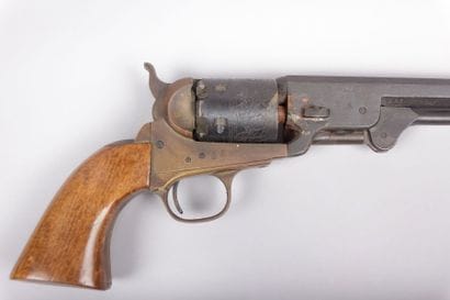 Revolver type Colt Navy - barillet gravé...