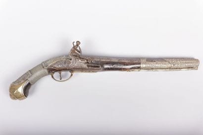 Pistolet à silex canon bien poinçonné et...