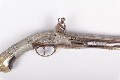 Pistolet à silex canon bien poinçonné et...