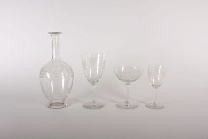 Partie de service de verres en cristal

gravé...
