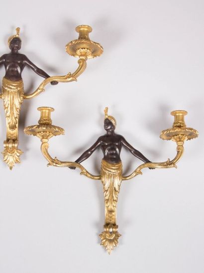 Paire d'appliques en bronze doré et
bronze...